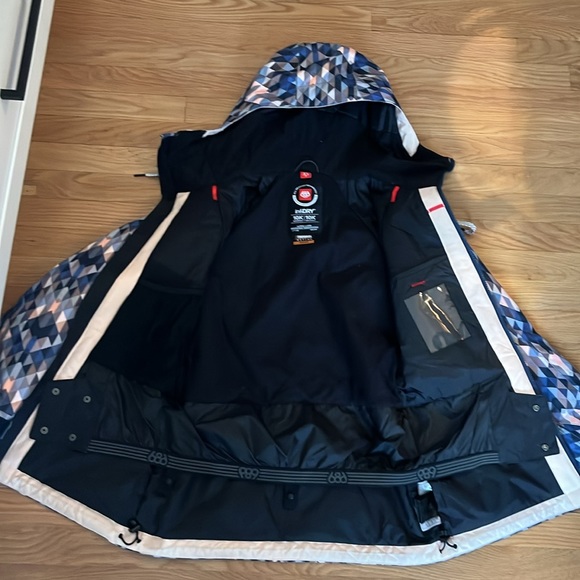 686 Women’s ski jacket, size XS, multi color design - Picture 4 of 4
